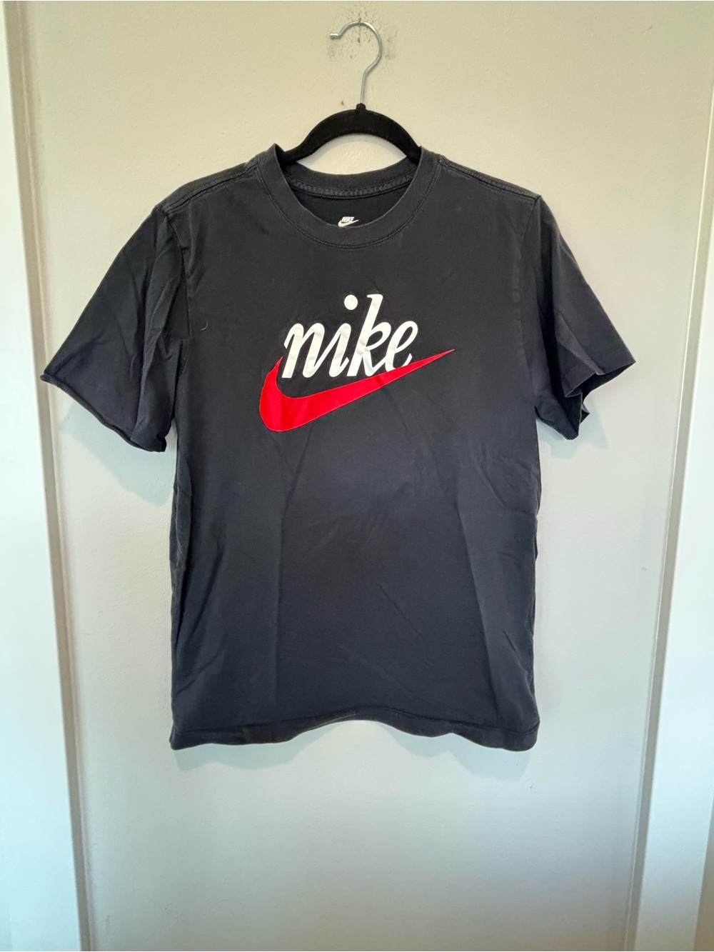 Nike Short Sleeve Graphic Tees in Red, White, Black - (4 Mediums) - Picture 9 of 16